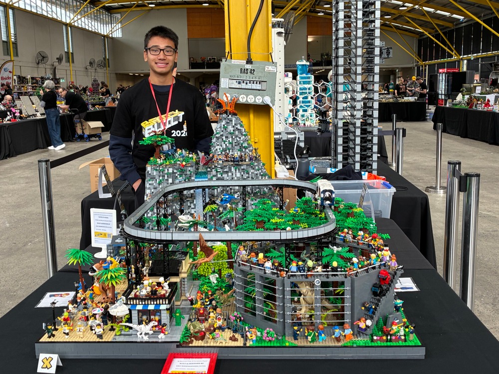 FREE LEGO® DISPLAY: A Normal Day at Jurassic Park