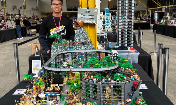 FREE LEGO® DISPLAY: A Normal Day at Jurassic Park